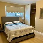Cheerful 4 Bedroom With Sunroom