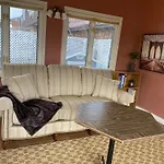 Cheerful 4 Bedroom With Sunroom