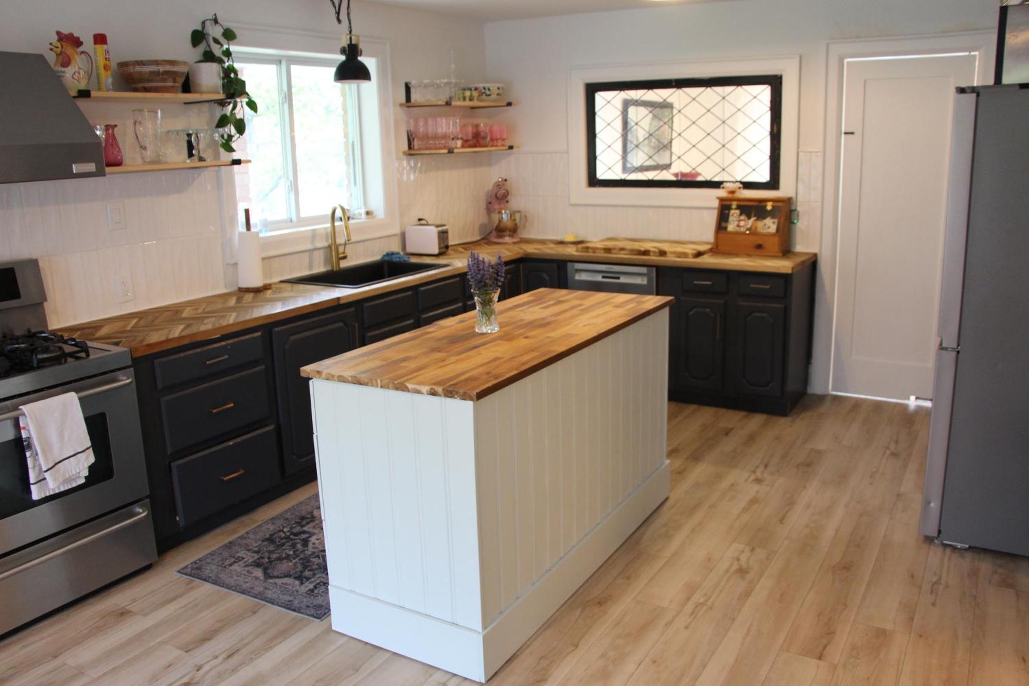 Homestay Queen With Private Ensuite At Fancie's Pec - 1 Belleville