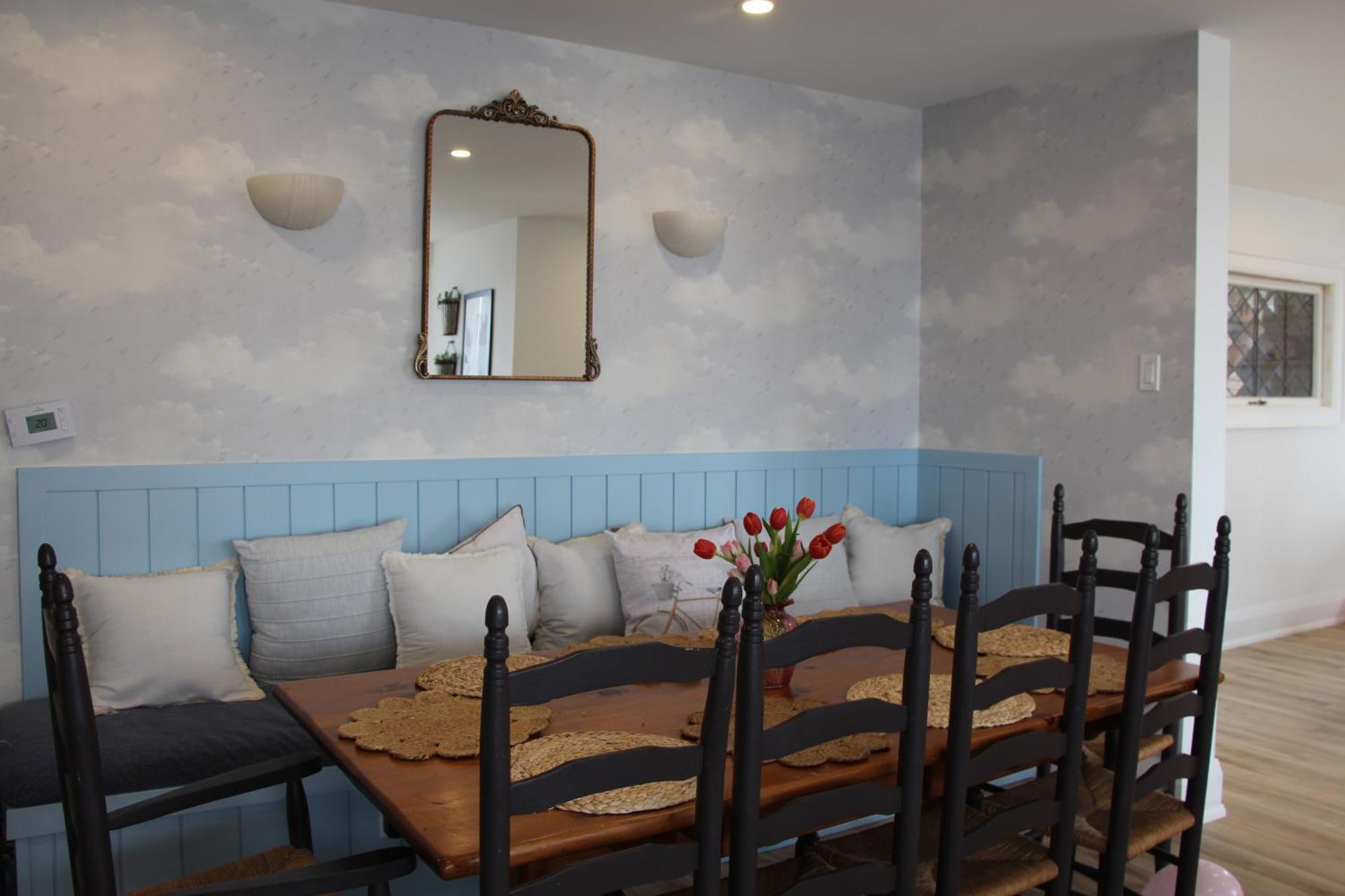 Queen With Private Ensuite At Fancie's Pec - 1 * Belleville