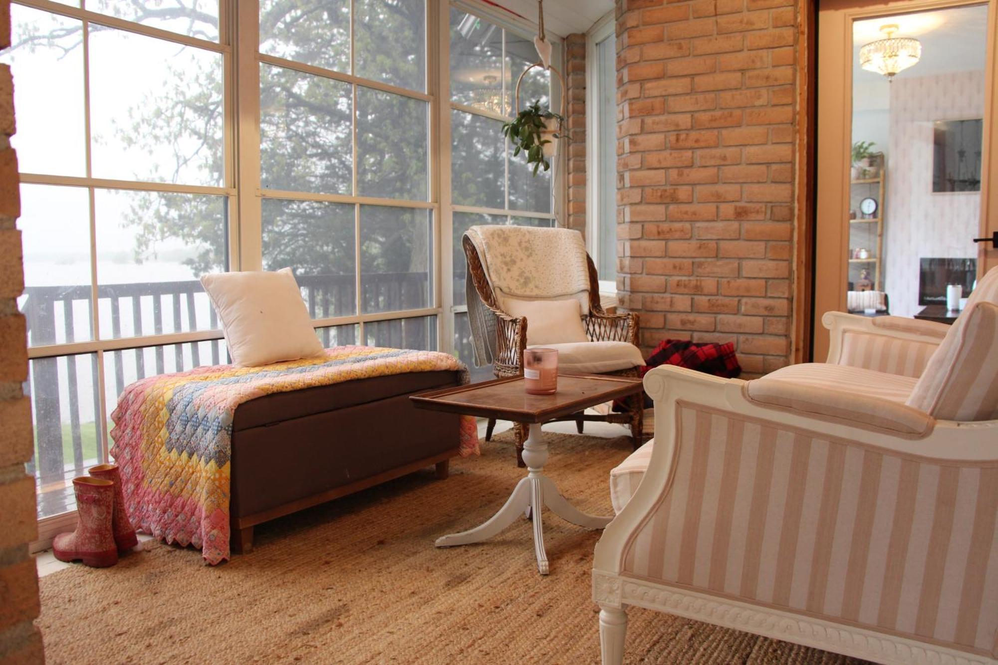 Queen With Private Ensuite At Fancie's Pec - 1 * Belleville