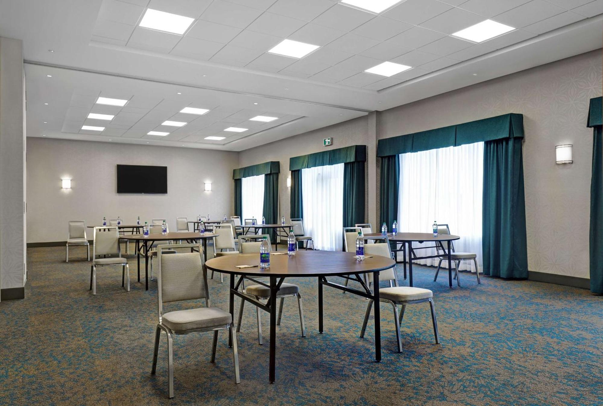 Hampton & Hotel 3*