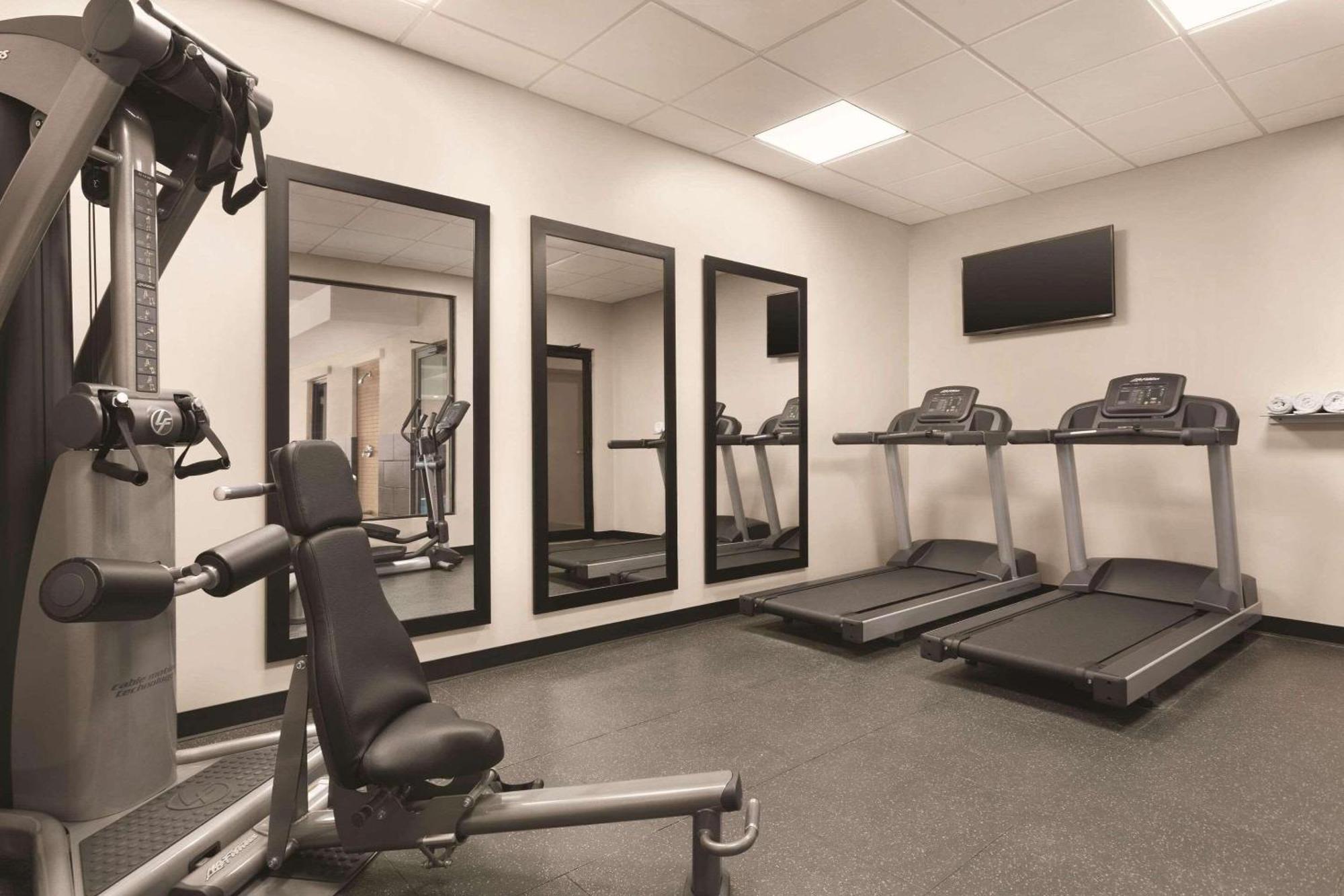 Hotel Country & By Radisson, Belleville, On