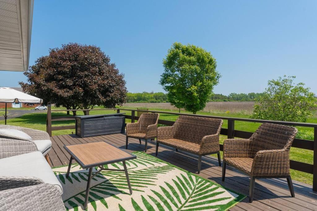 Holiday home Luxury Hillside On The Bay Of Quinte Belleville