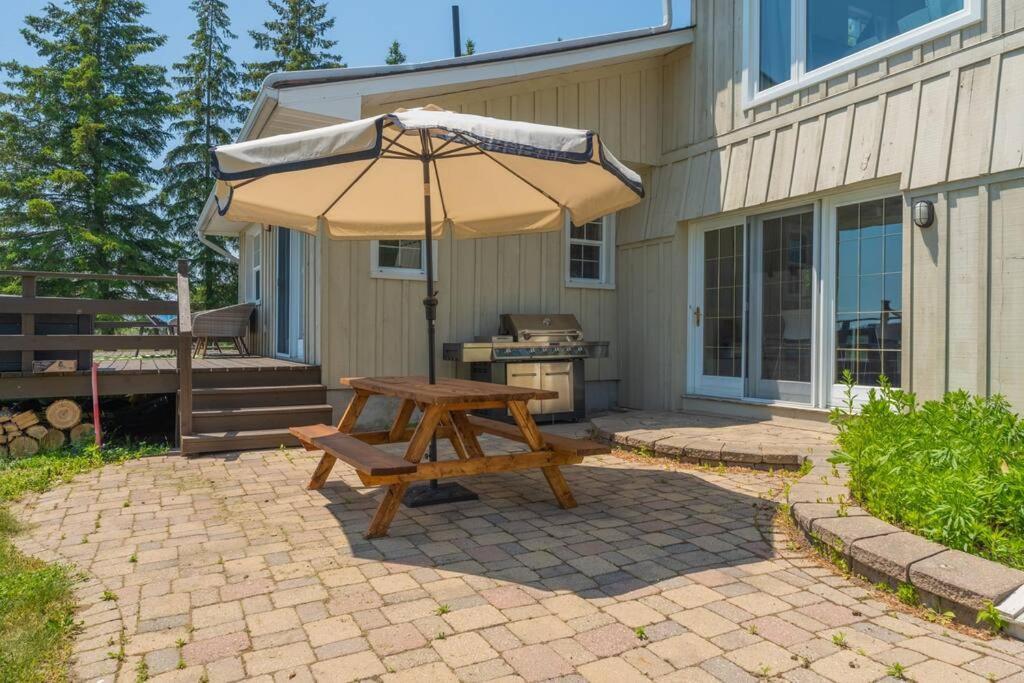 Luxury Hillside On The Bay Of Quinte * Belleville
