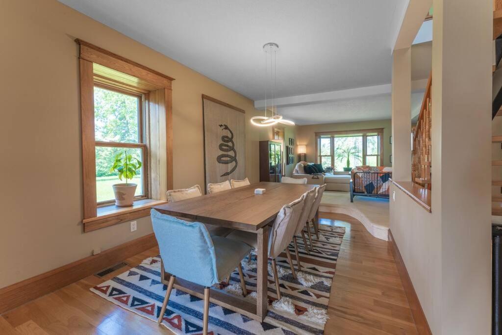 Holiday home Luxury Hillside On The Bay Of Quinte