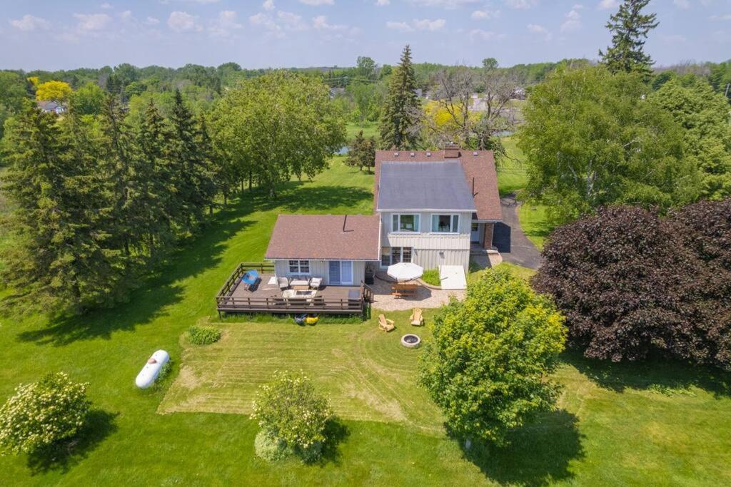 Luxury Hillside On The Bay Of Quinte Holiday home