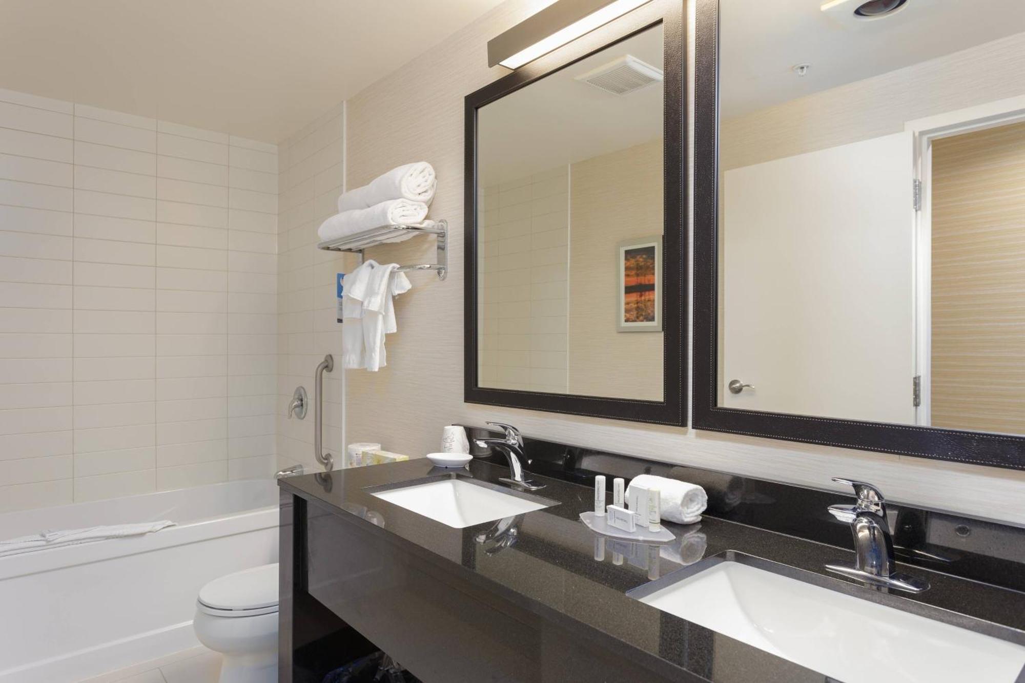 Hotel Fairfield & By Marriott