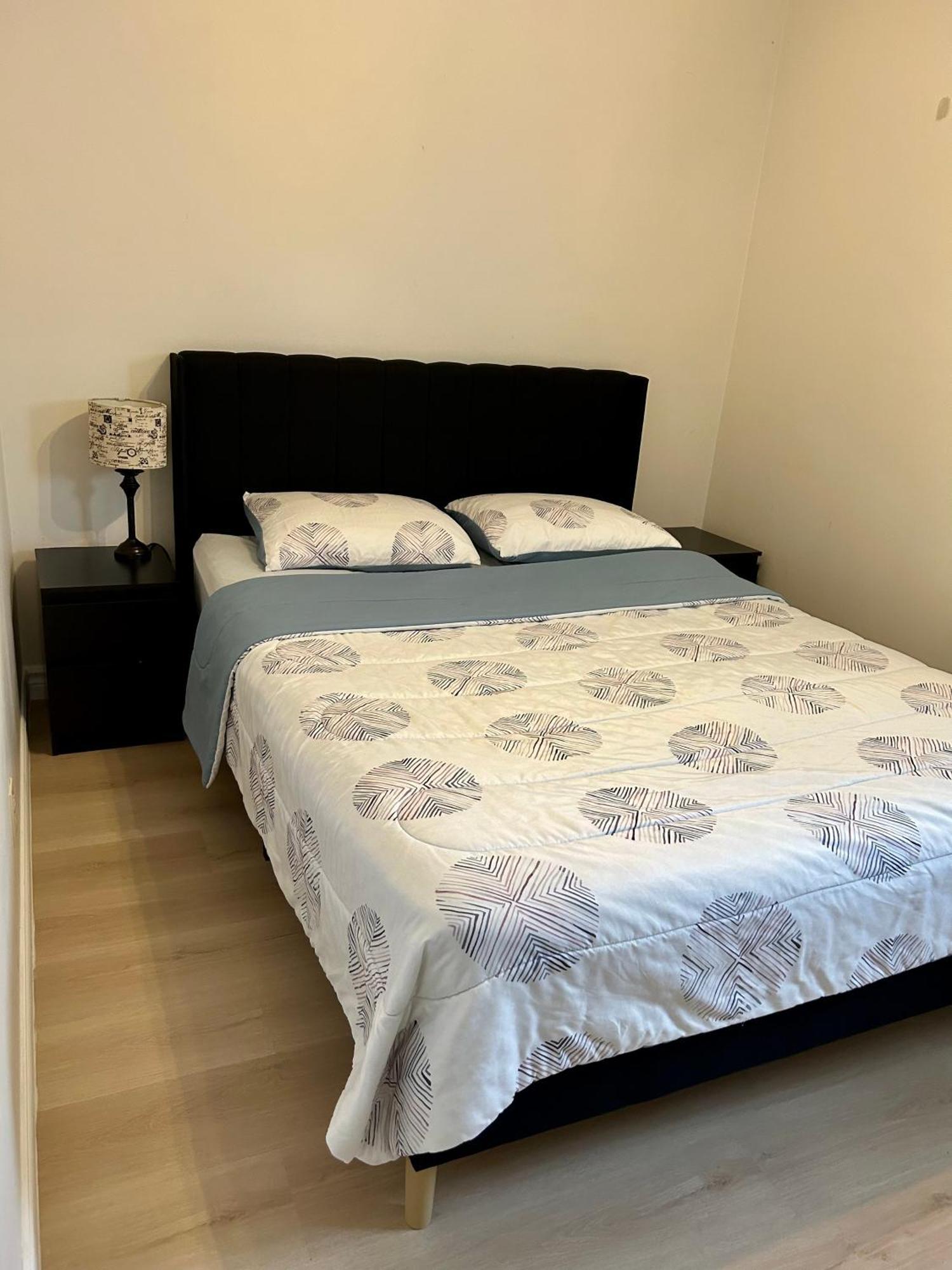 Cheerful 4 Bedroom With Sunroom Belleville