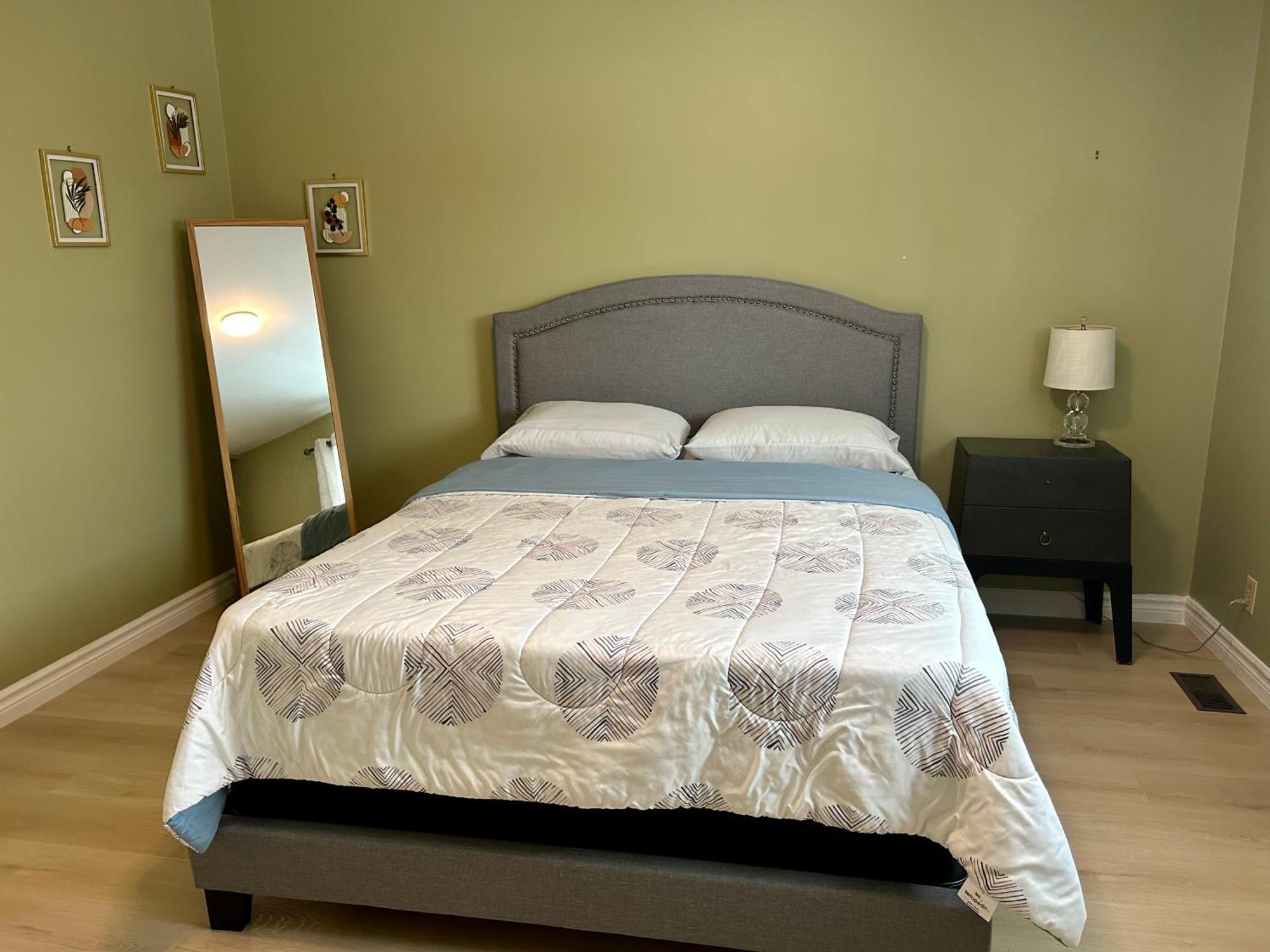 Cheerful 4 Bedroom With Sunroom Belleville