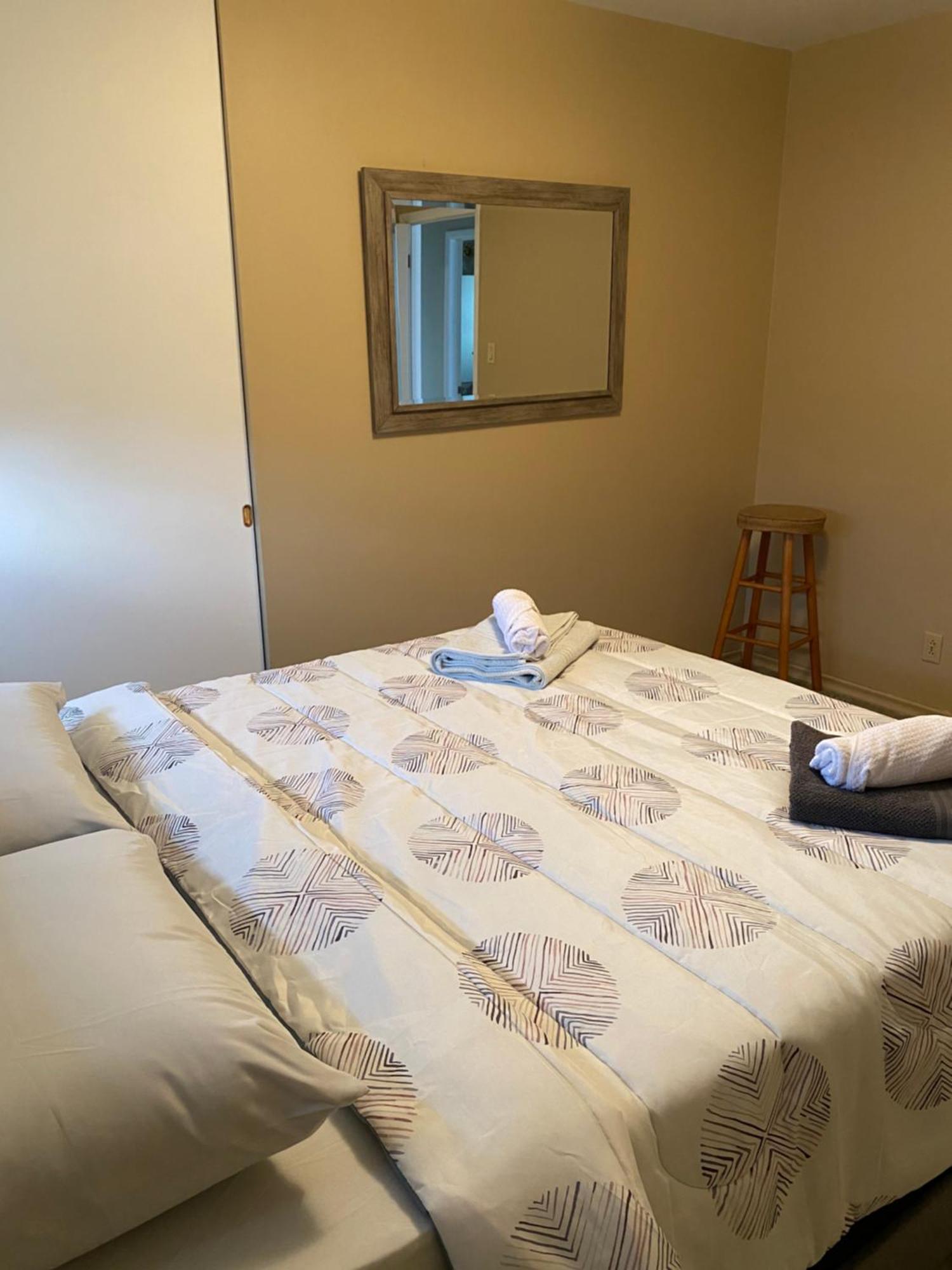 Cheerful 4 Bedroom With Sunroom Holiday home Belleville
