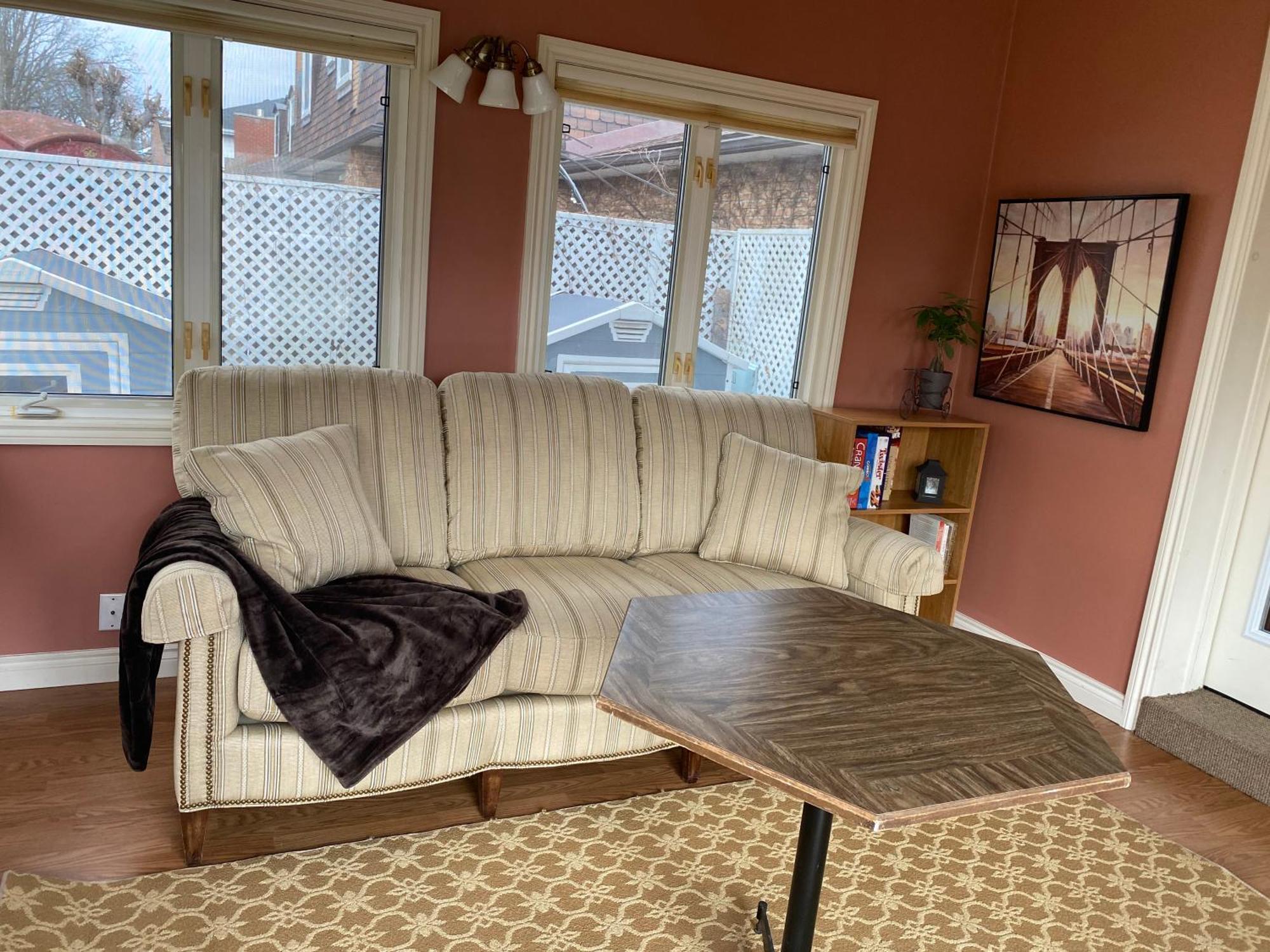Cheerful 4 Bedroom With Sunroom Holiday home Belleville