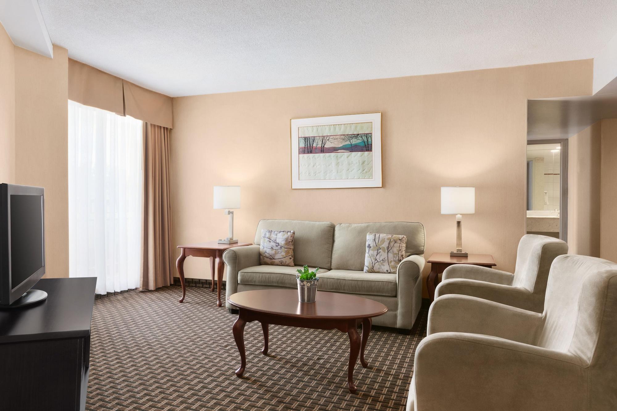 Ramada By Wyndham Harbourview Conference Center Hotel