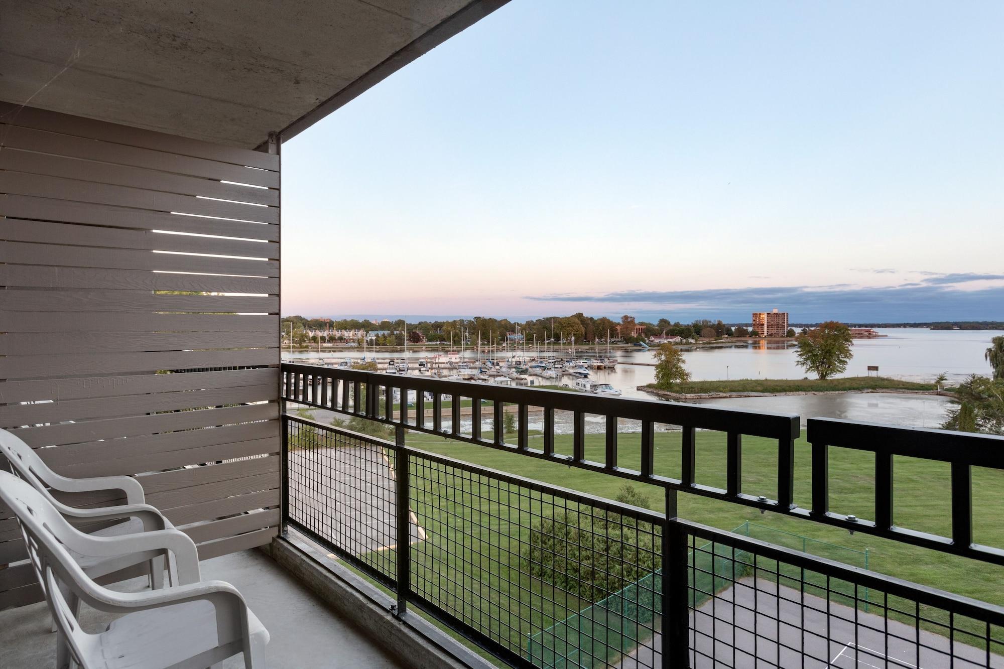 Ramada By Wyndham Harbourview Conference Center Belleville