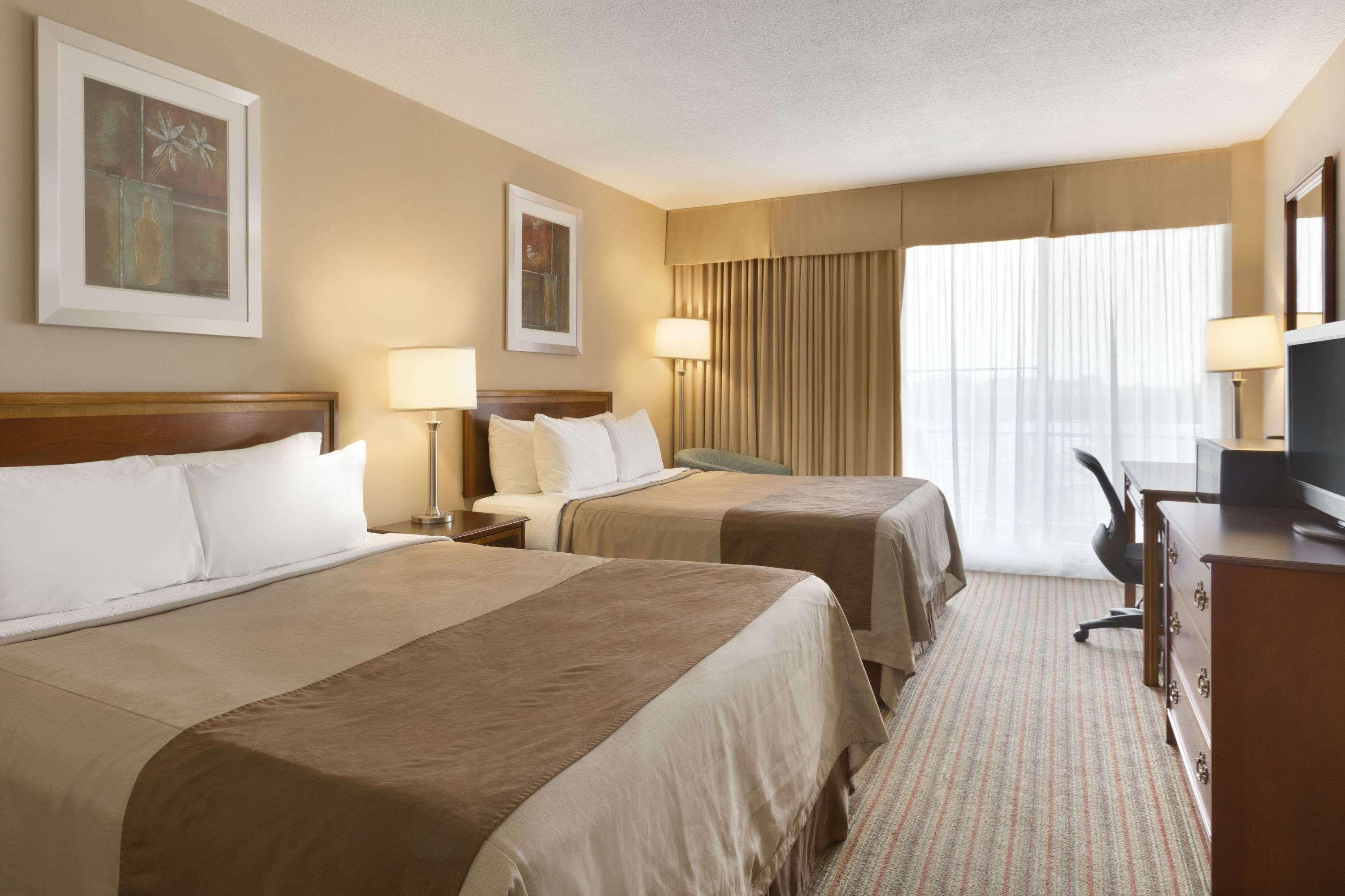 Ramada By Wyndham Harbourview Conference Center Belleville