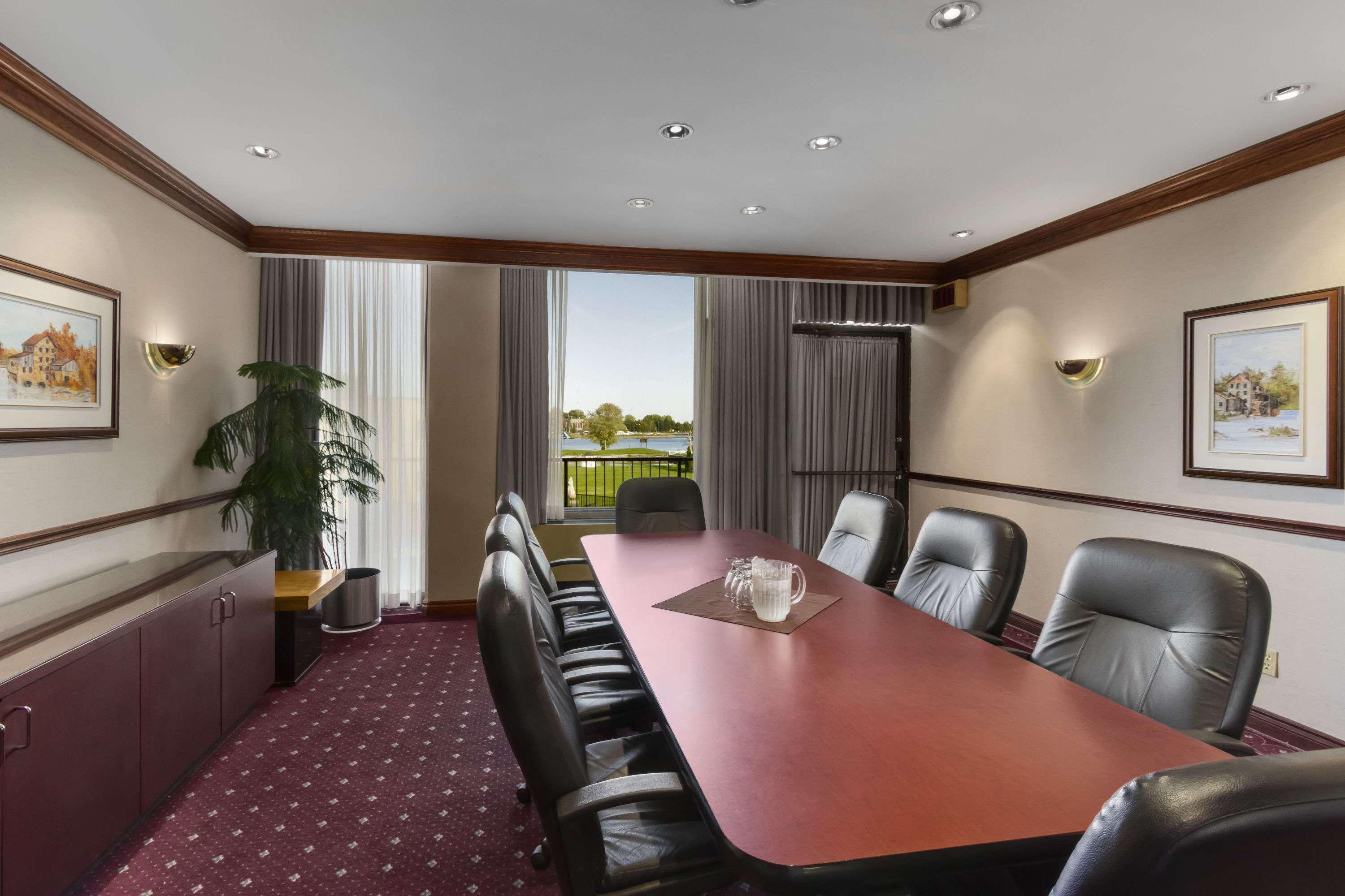 Ramada By Wyndham Harbourview Conference Center Hotel
