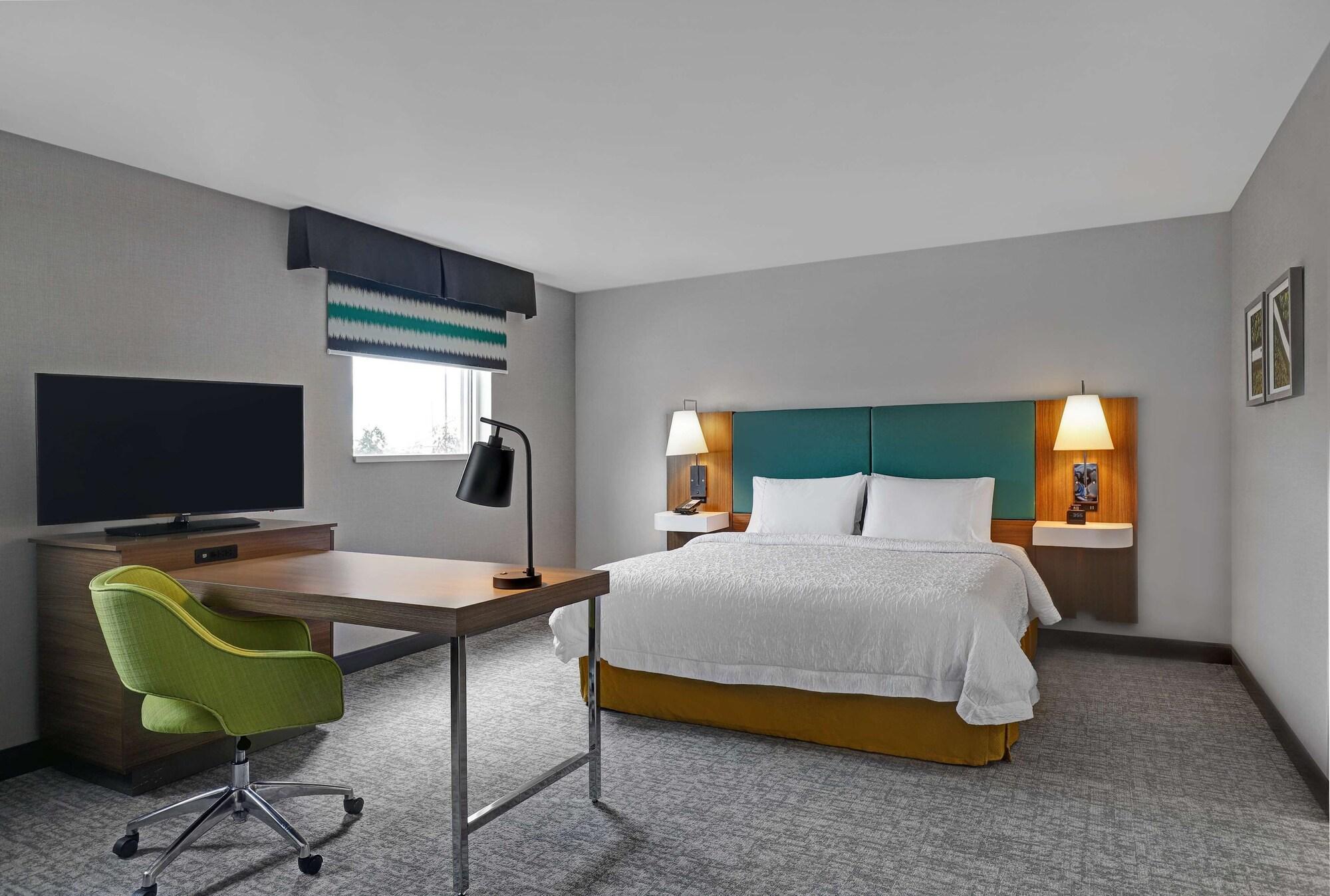 Hampton & Hotel