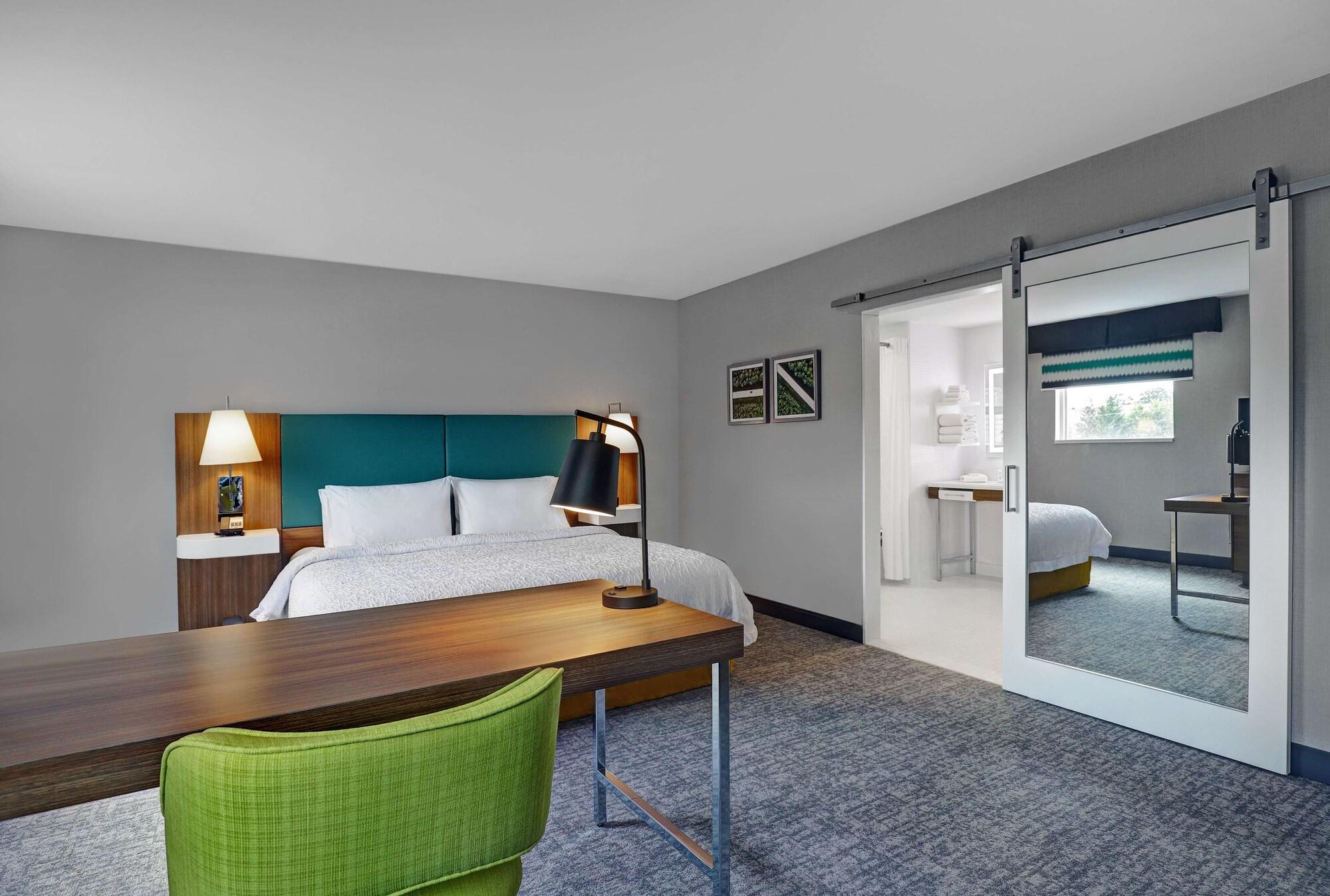 Hampton & Hotel 3*