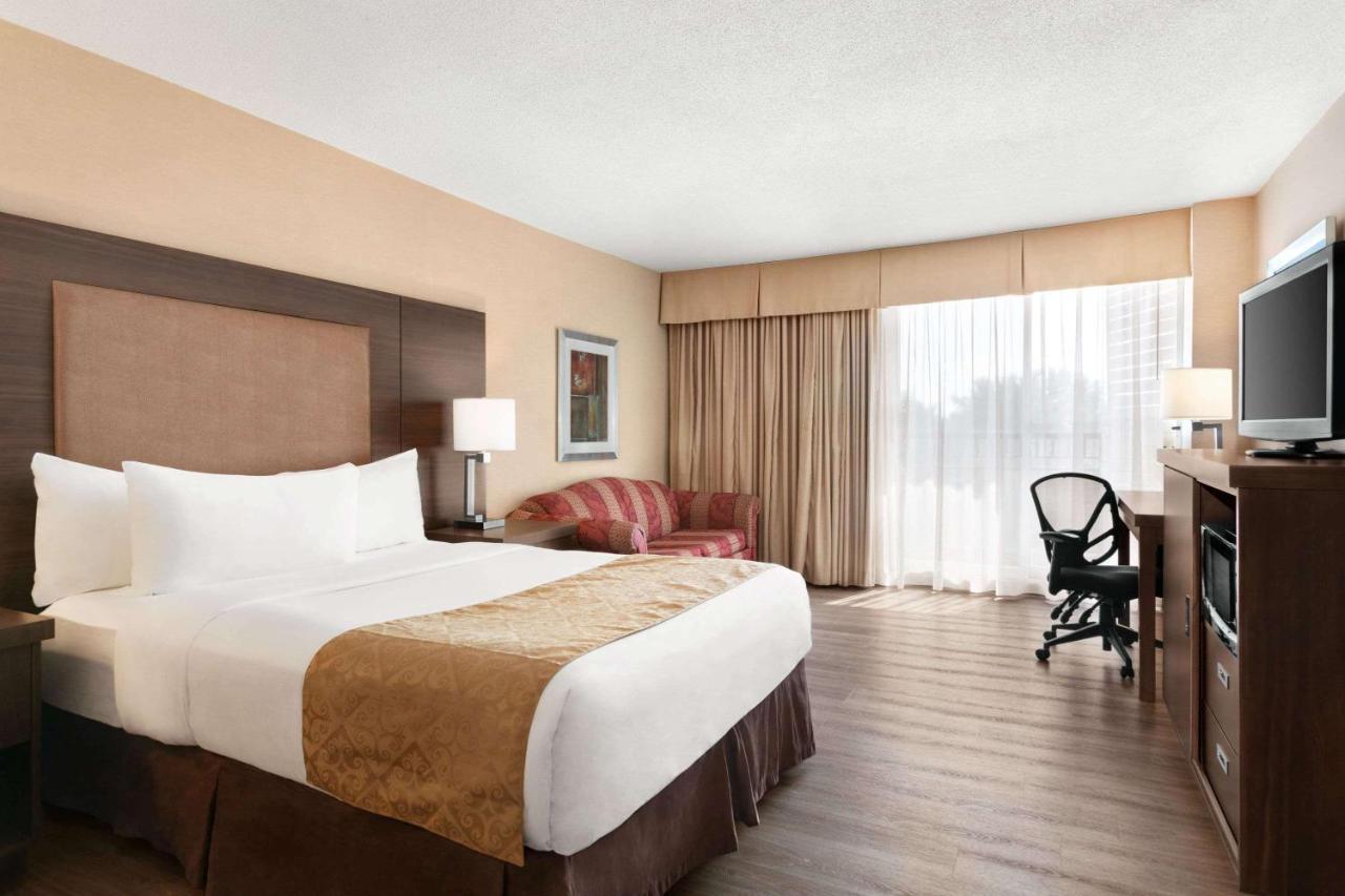 Hotel Ramada By Wyndham Harbourview Conference Center Belleville