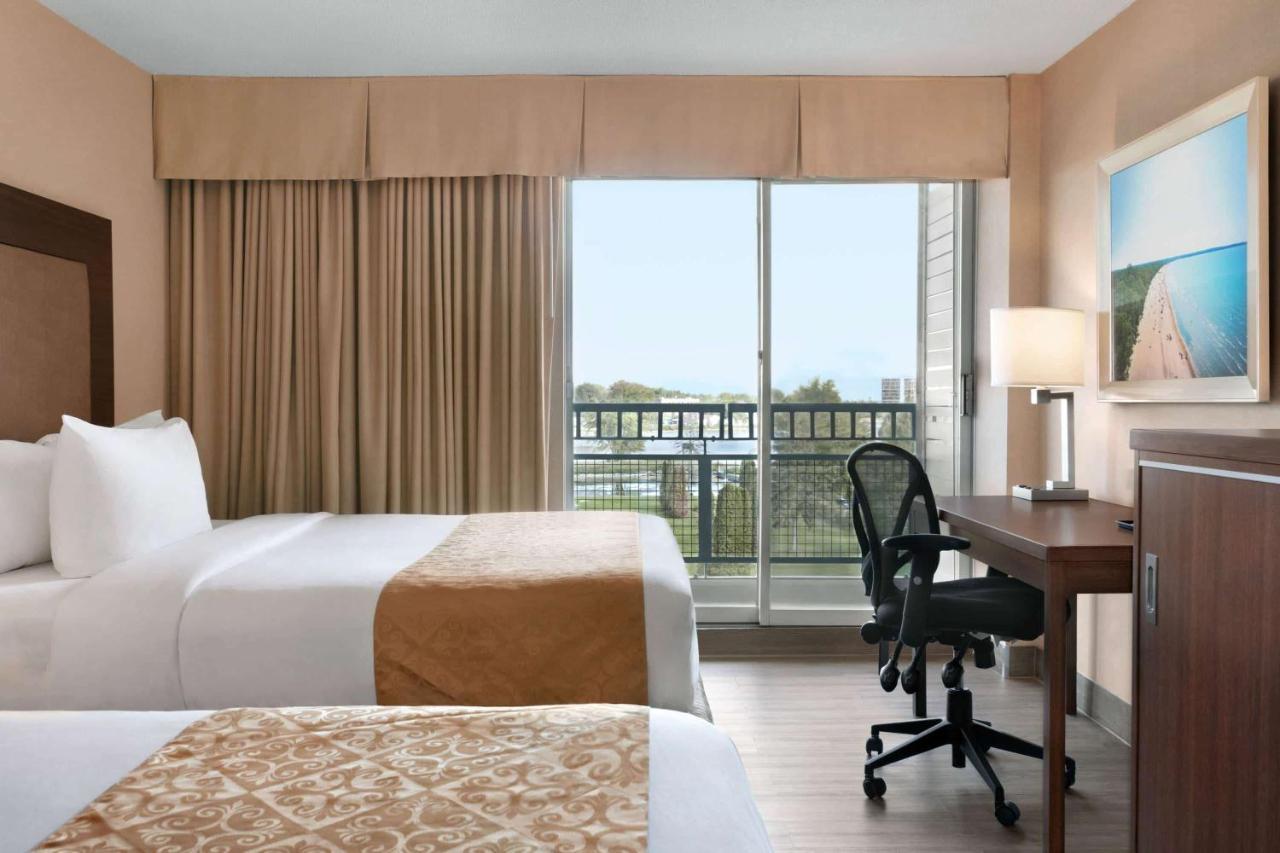 Hotel Ramada By Wyndham Harbourview Conference Center Belleville